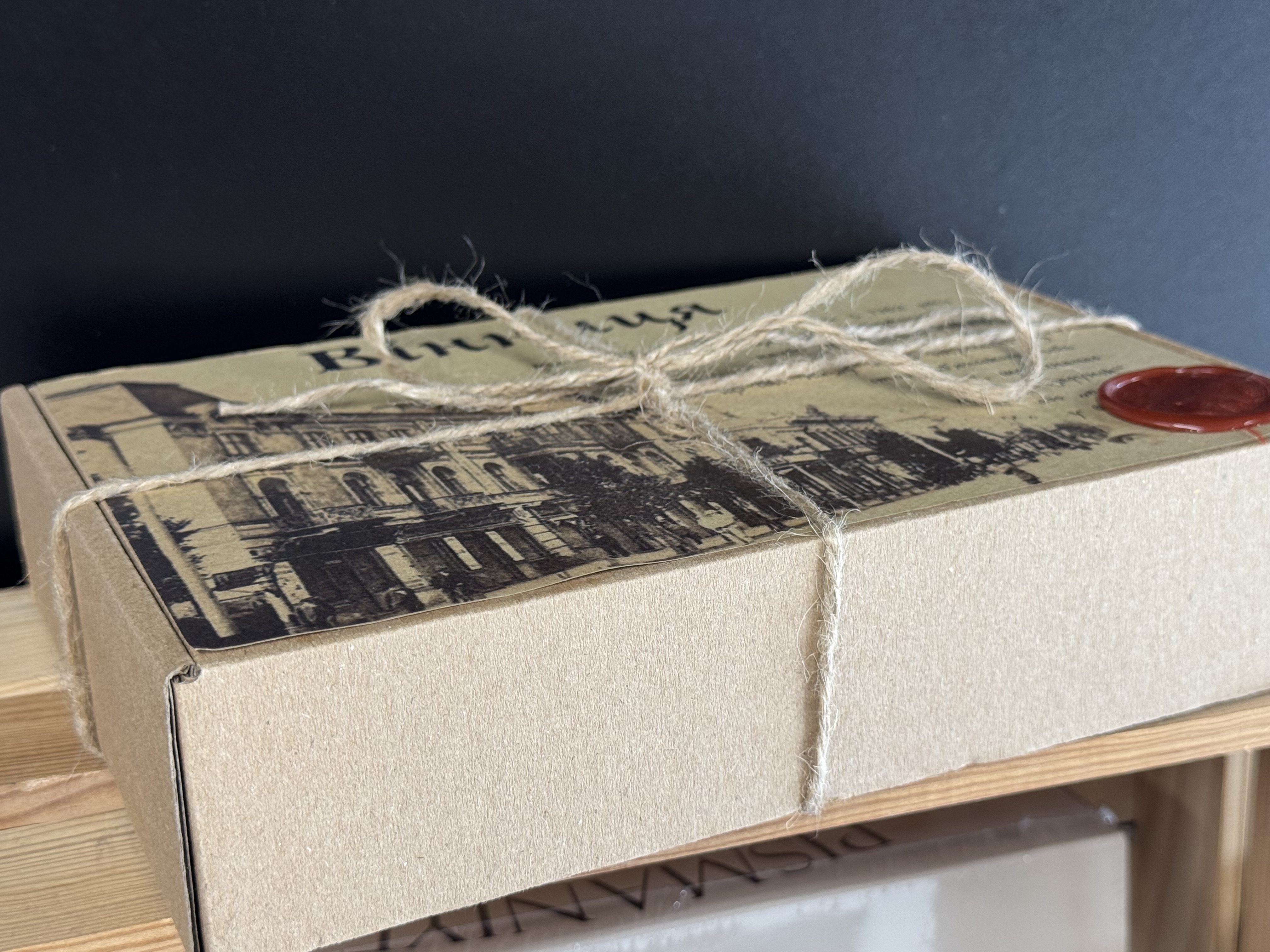 Сувенірна подарункова коробка Вінниця - 900 гр