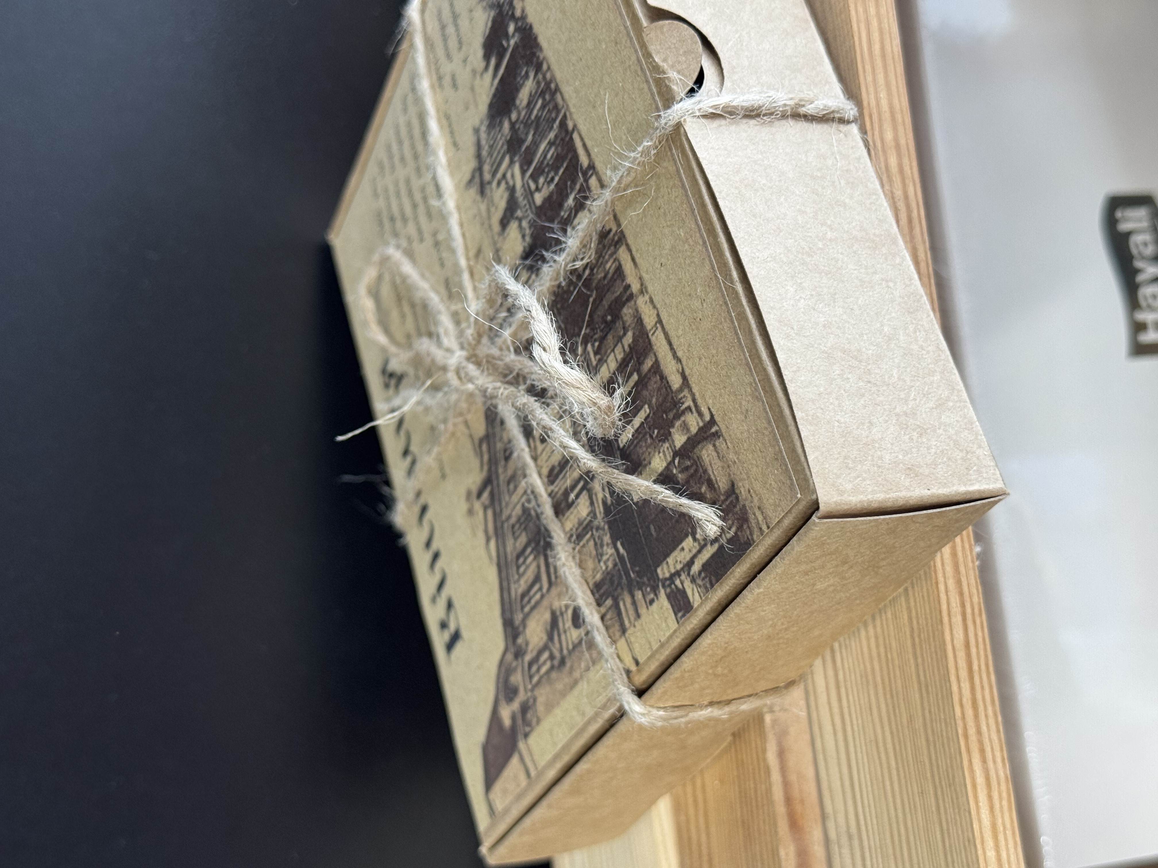 Сувенірна подарункова коробка Вінниця - 500 гр